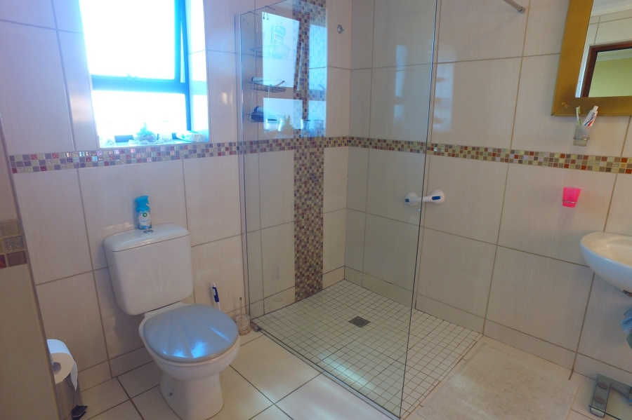 3 Bedroom Property for Sale in Eikenbosch Western Cape